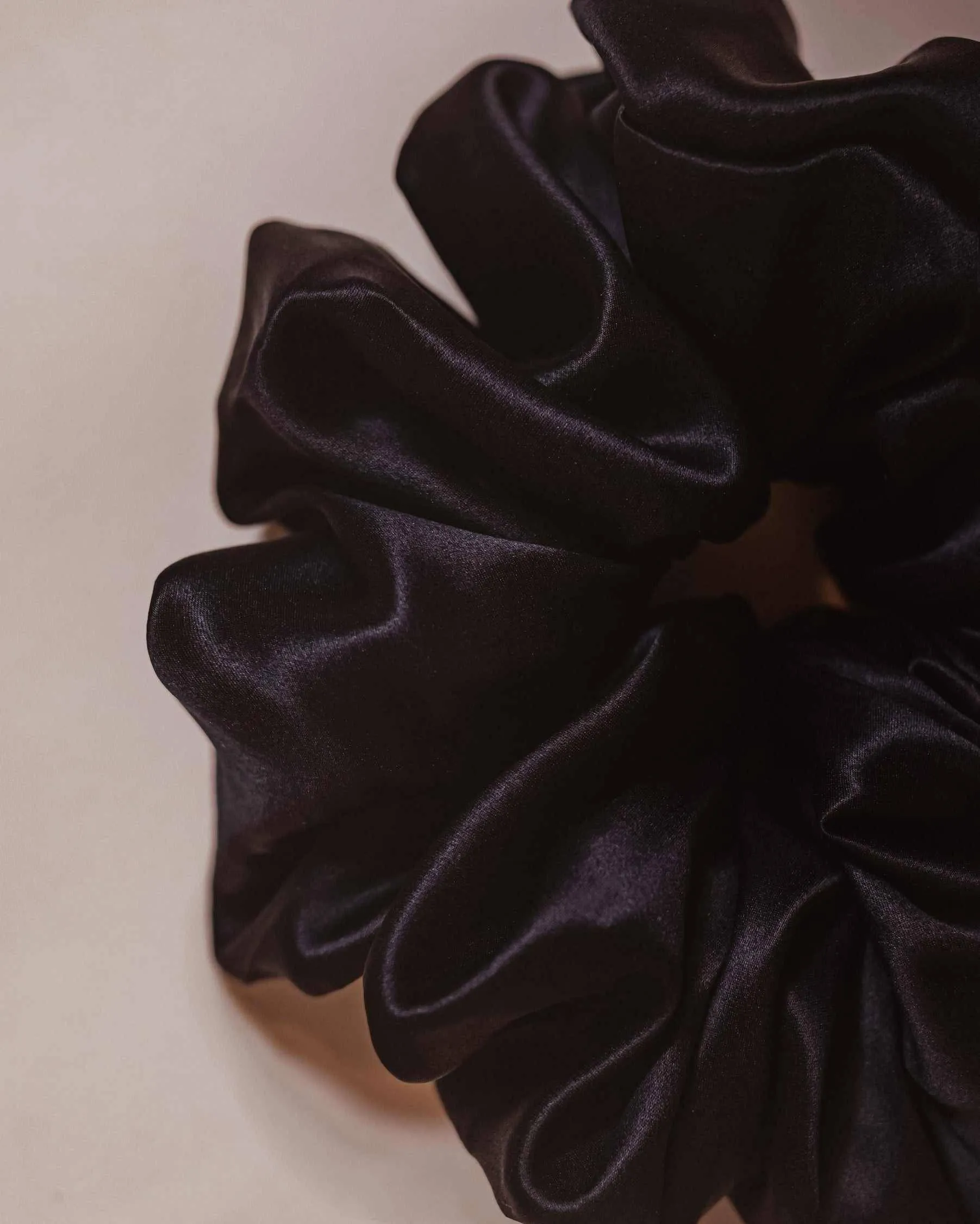 Curlfriend Collective Onyx Black 100% Mulberry Silk Scrunchie