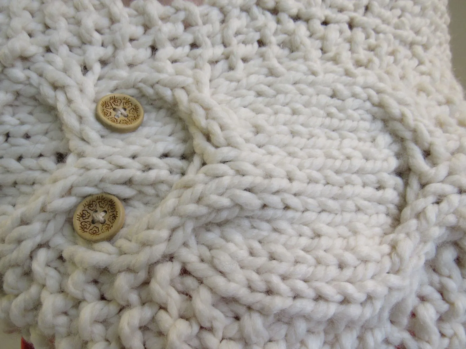 Handcrafted Owl Cowl Cream Textured 80% Acrylic 20% Wool Female Adult -- New