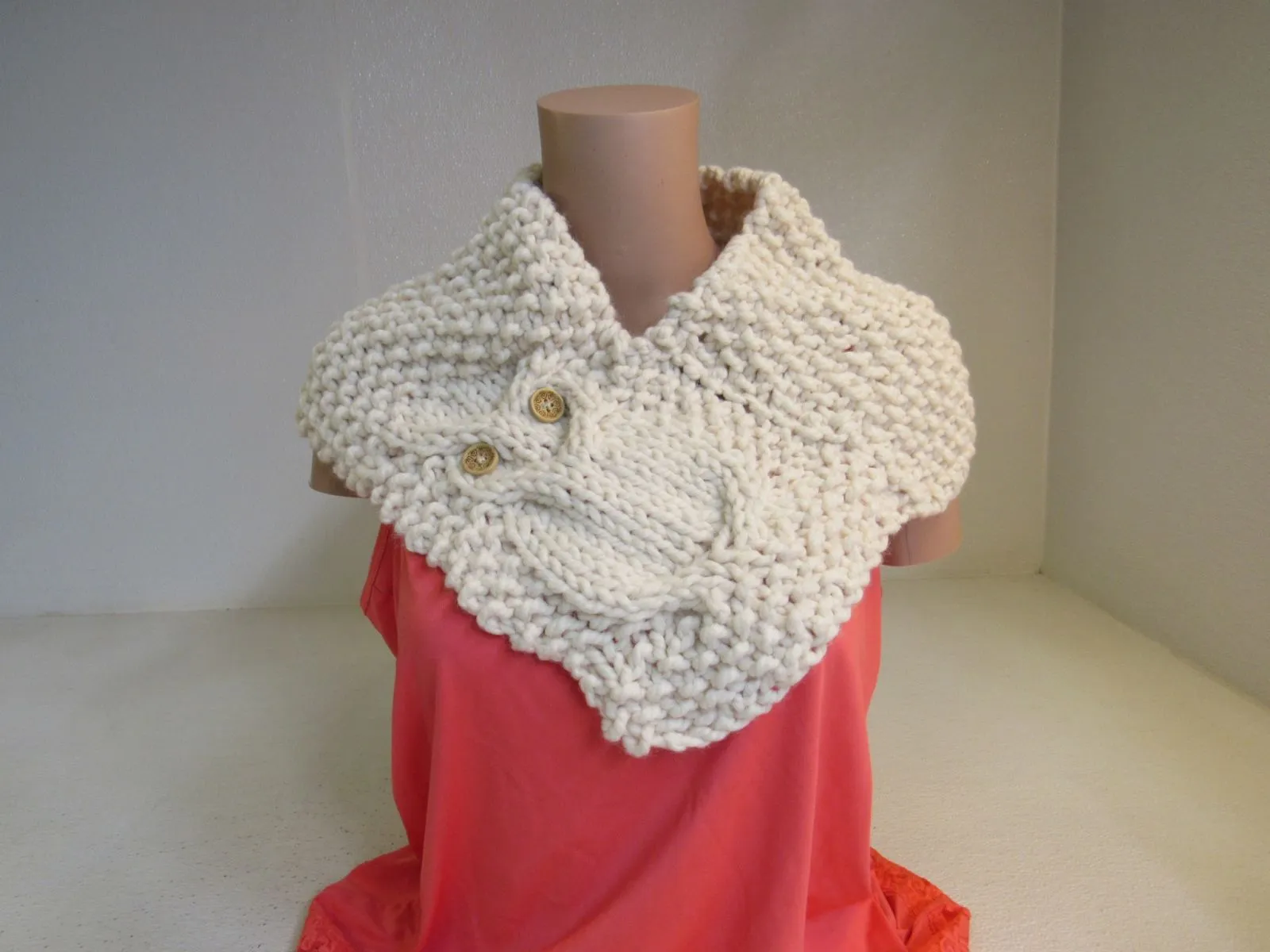 Handcrafted Owl Cowl Cream Textured 80% Acrylic 20% Wool Female Adult -- New